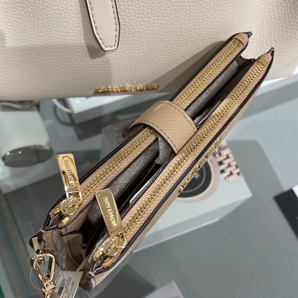 MICHAEL KORS LARGE DOUBLE ZIP WRISTLET wallet, clutch,
Bisque - Picture 13 of 16